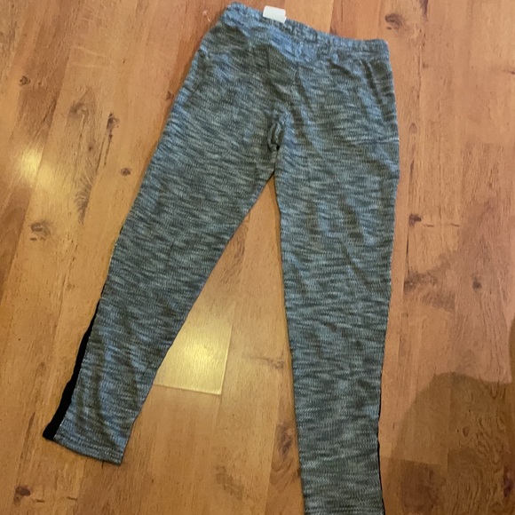 Black and white joggers - Picture 4 of 5